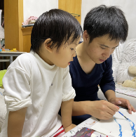 大手牵小手,学习二十大 大手牵小手,学习二十大
