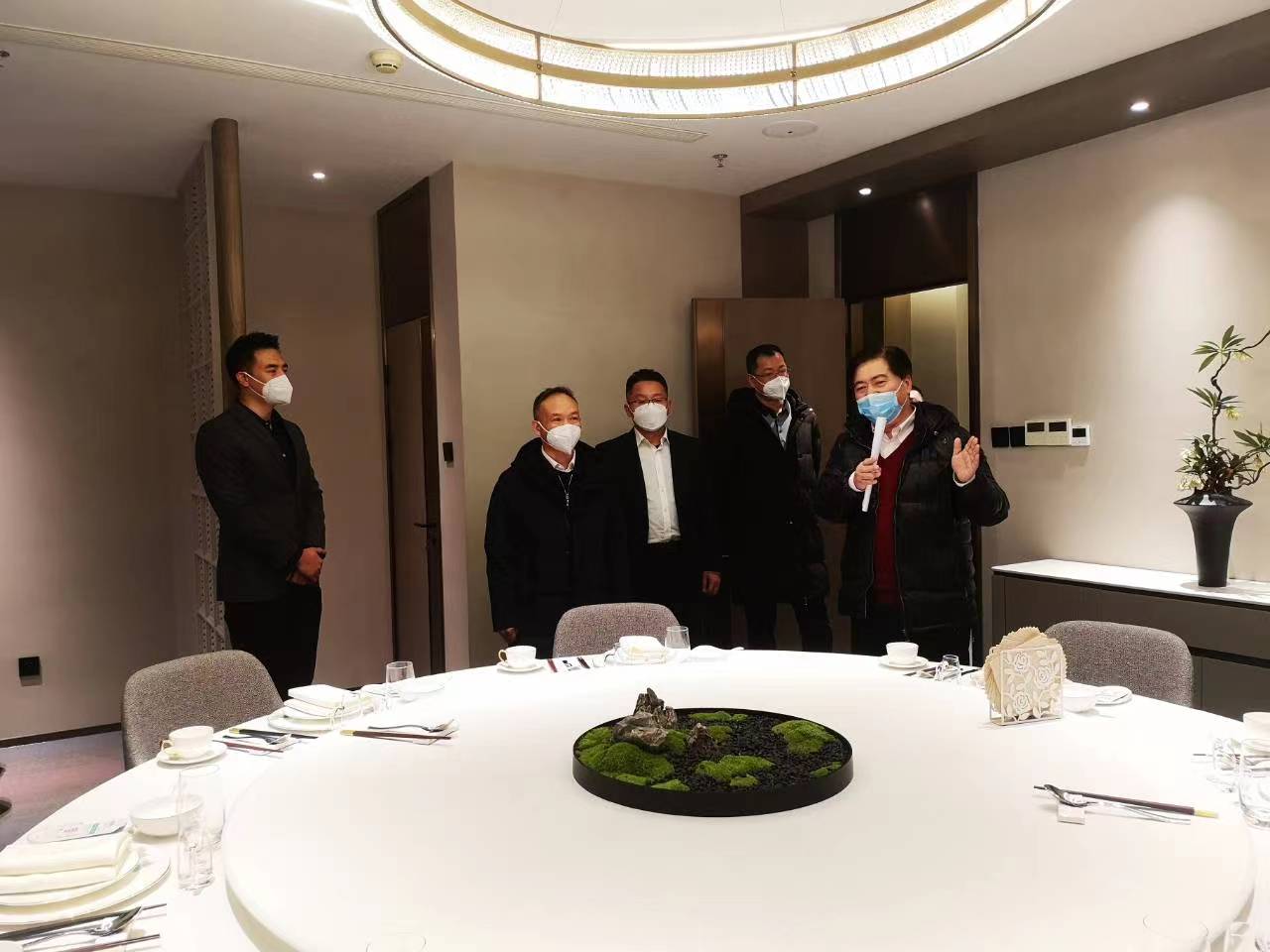 公司主要领导调研永定山水居首店并慰问员工 公司主要领导调研永定山水居首店并慰问员工