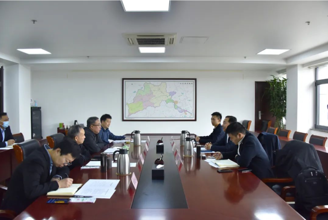 公司主要领导与国研智库总裁张诗雨座谈交流 公司主要领导与国研智库总裁张诗雨座谈交流