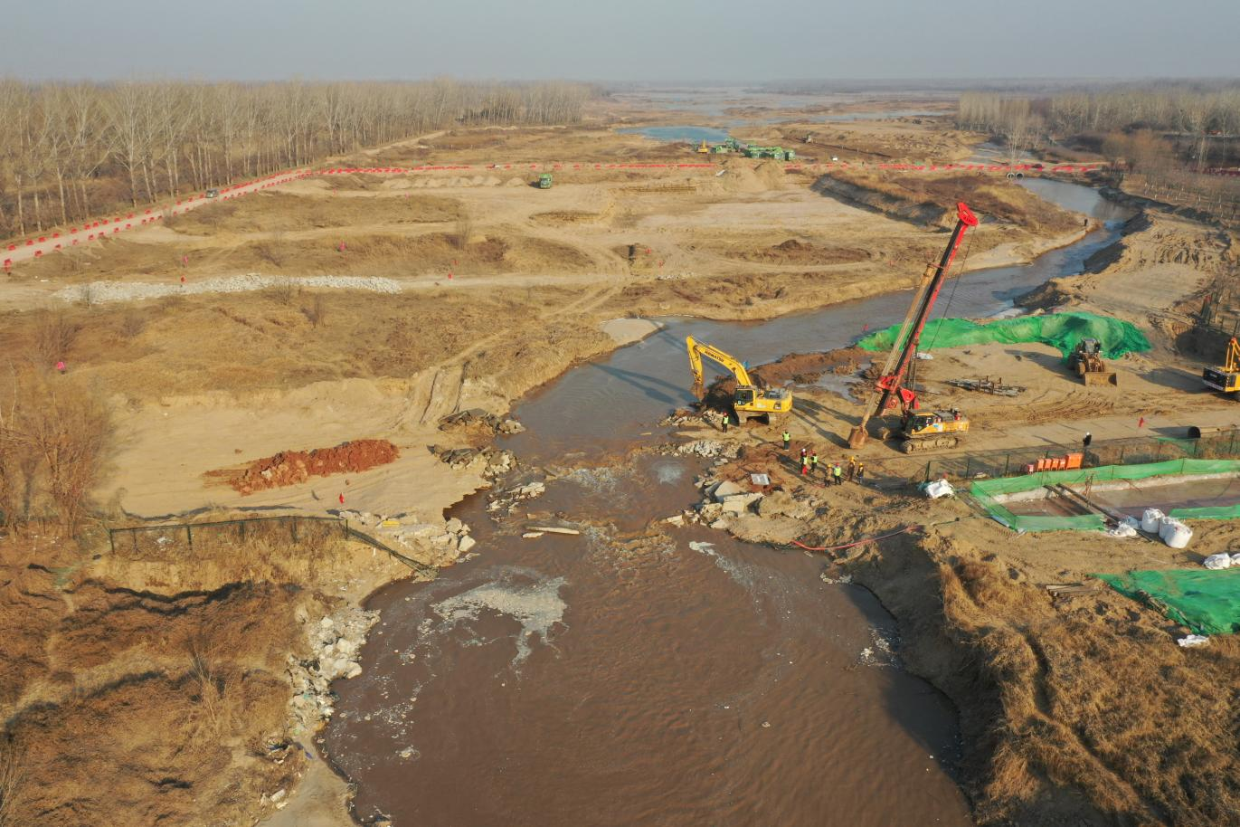 一座跨河桥 一片为民心 一座跨河桥 一片为民心