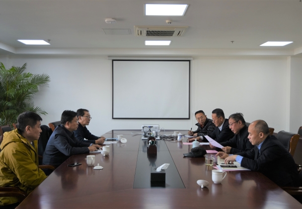 公司领导与大同市水务局局长文晓东会谈