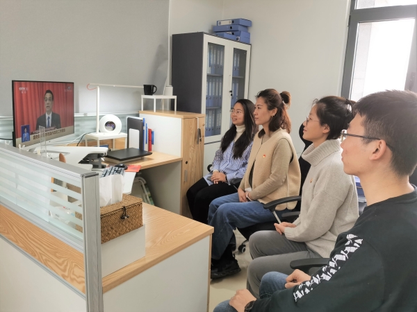 永定河投资公司组织收看第十三届全国人大四次会议开幕式 永定河投资公司组织收看第十三届全国人大四次会议开幕式