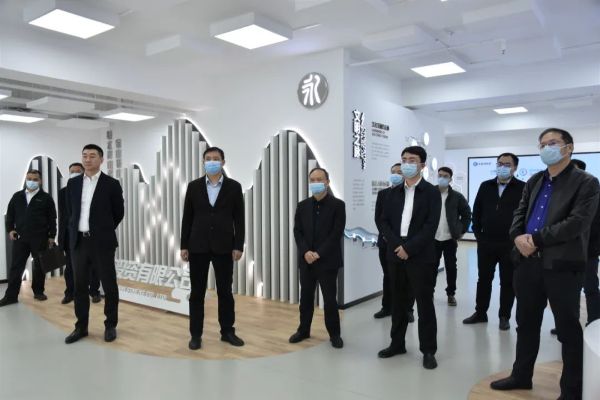公司主要领导会见交通运输部运输服务司副司长胡华平一行 公司主要领导会见交通运输部运输服务司副司长胡华平一行