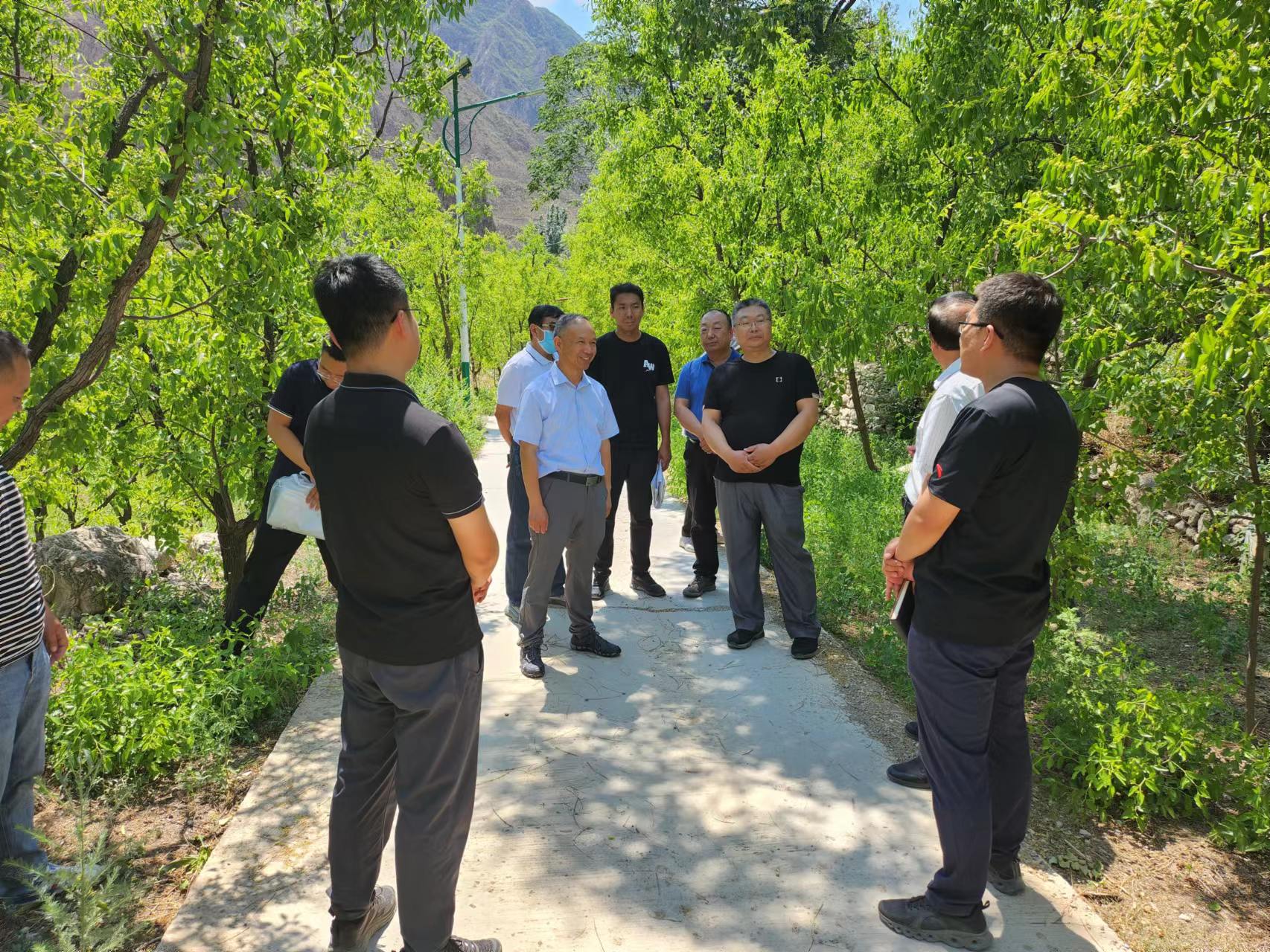 公司主要领导一行赴永定河山峡段调研 公司主要领导一行赴永定河山峡段调研