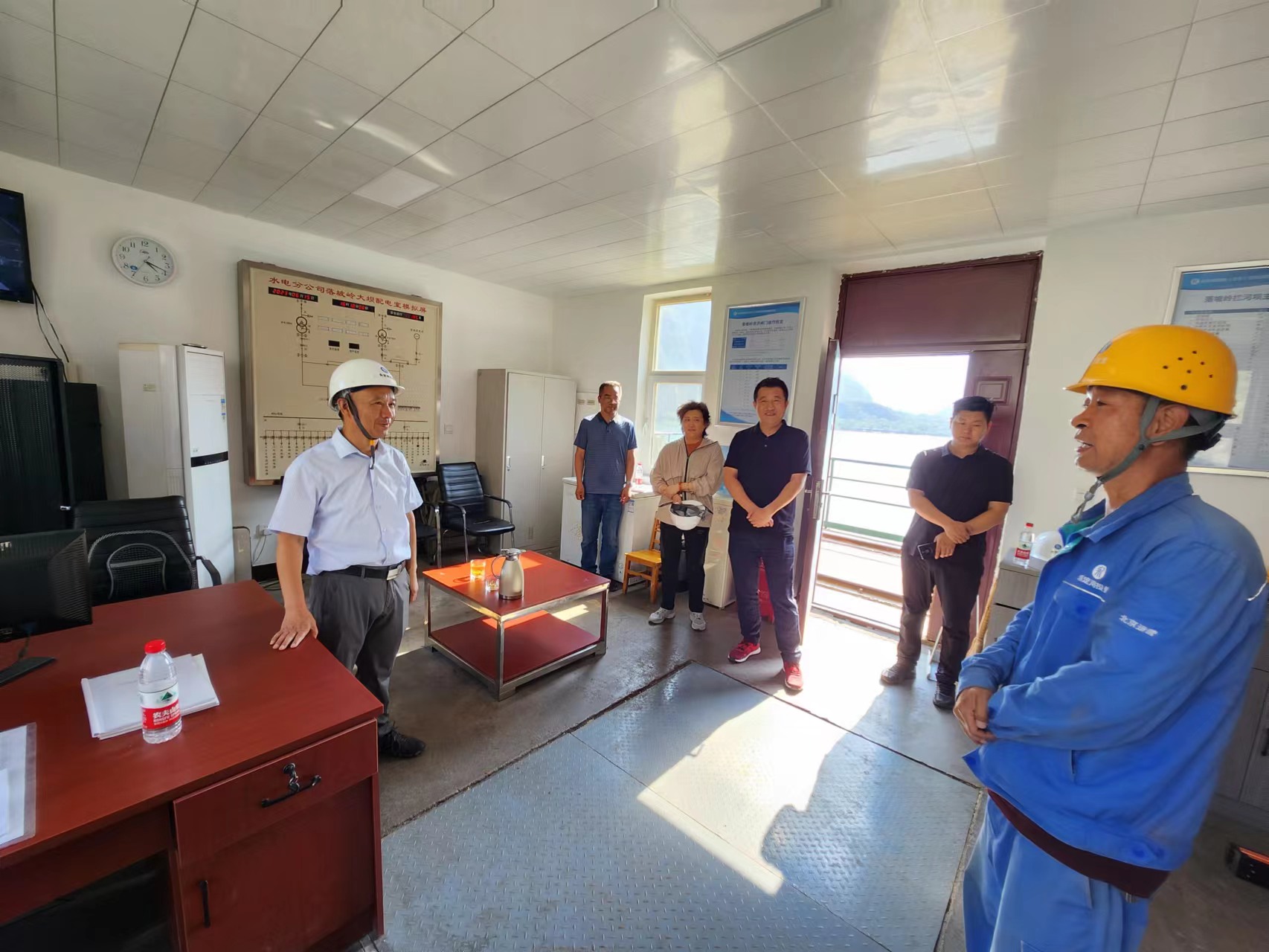 公司主要领导一行赴永定河山峡段调研 公司主要领导一行赴永定河山峡段调研