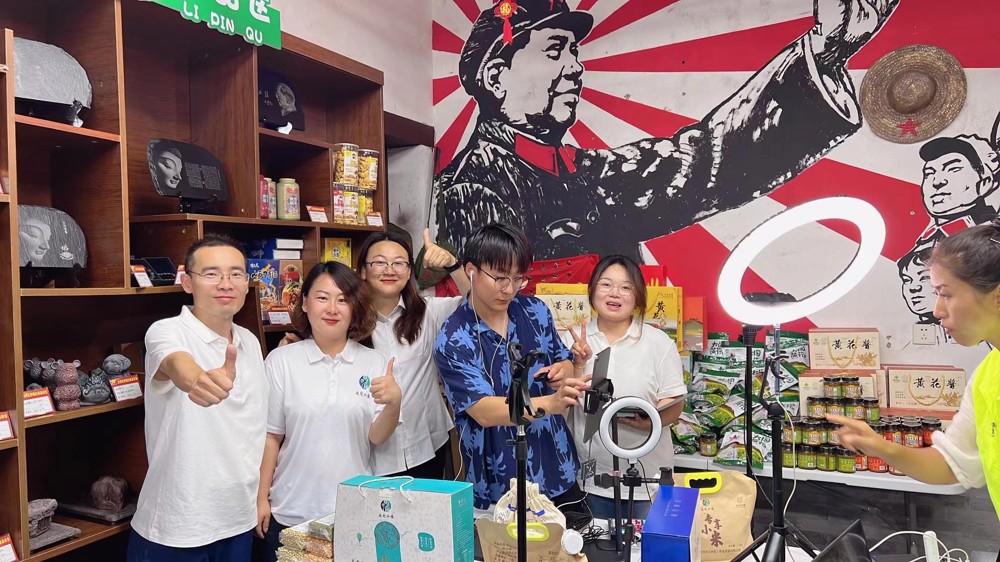 “小屏幕”打开“大市场” 直播带货助增收 “小屏幕”打开“大市场” 直播带货助增收