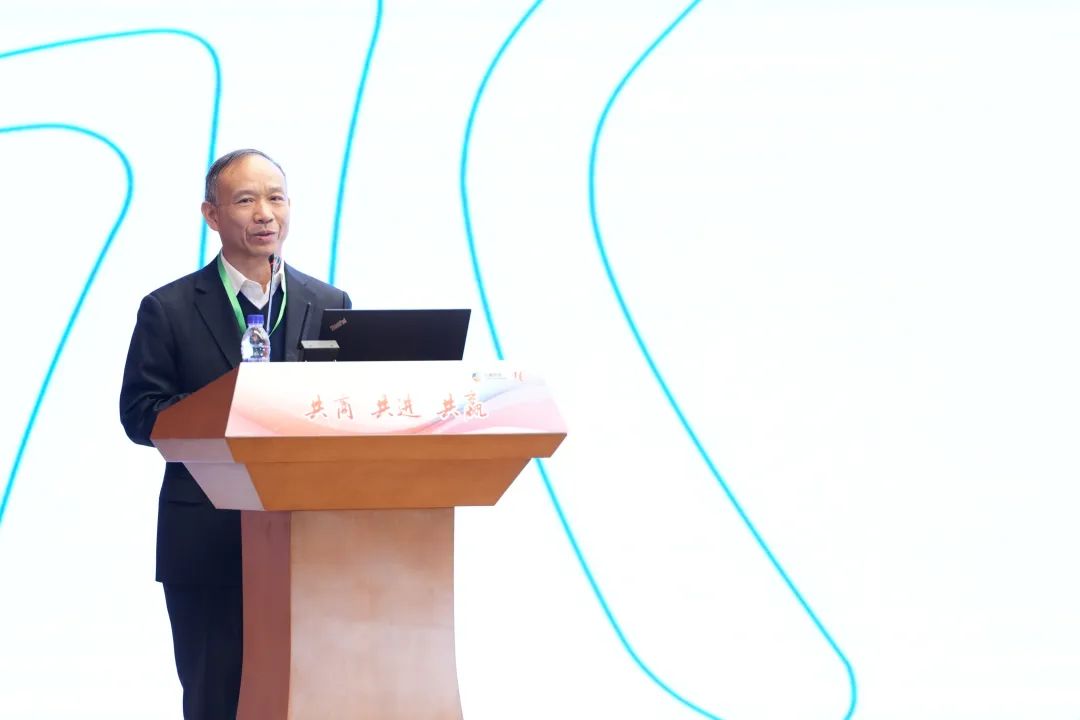 公司主要领导应邀出席中粮贸易成立十周年主题研讨会并作演讲 公司主要领导应邀出席中粮贸易成立十周年主题研讨会并作演讲