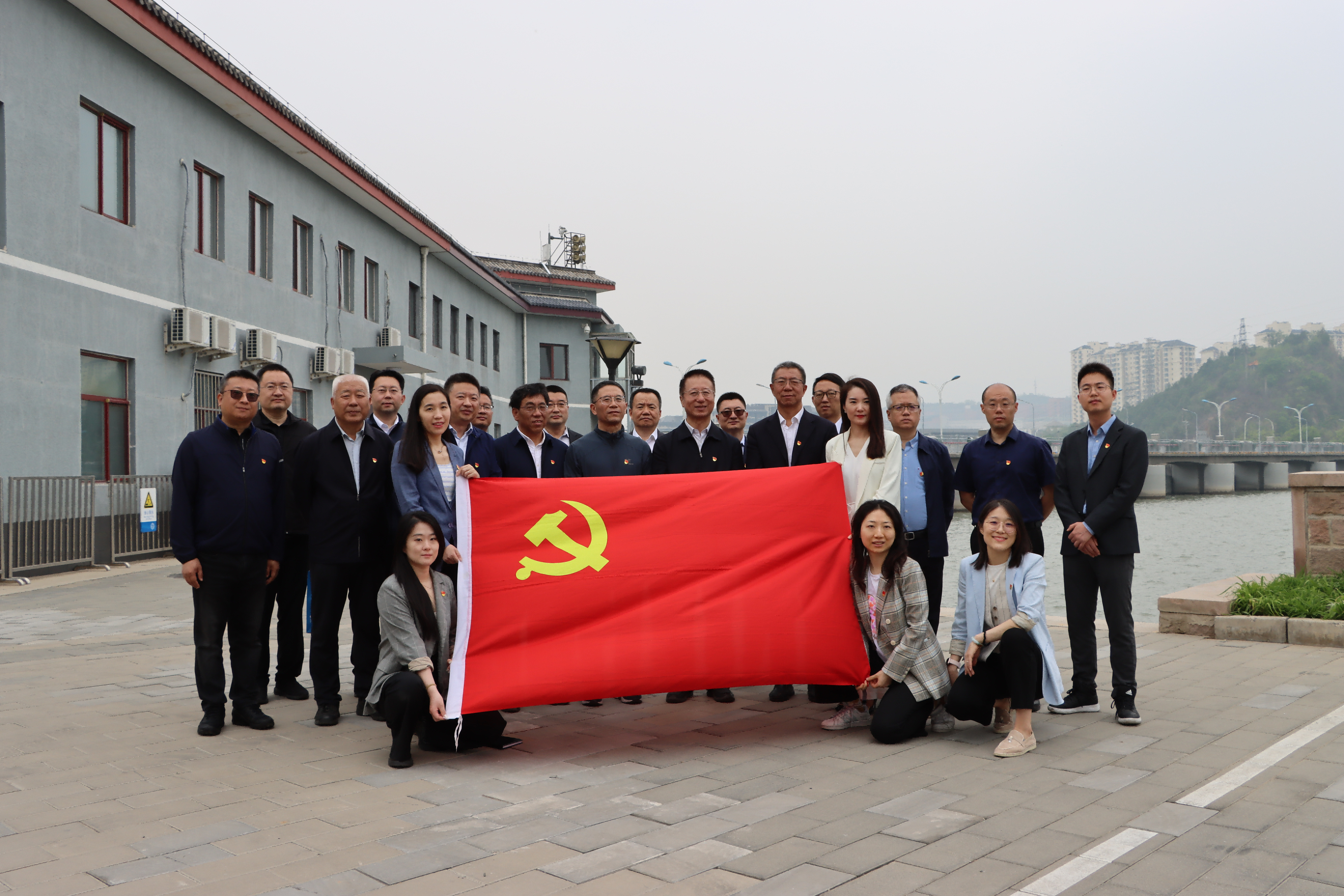 公司总部党支部与国家开发银行能源水利业务部党支部联合开展主题党日活动