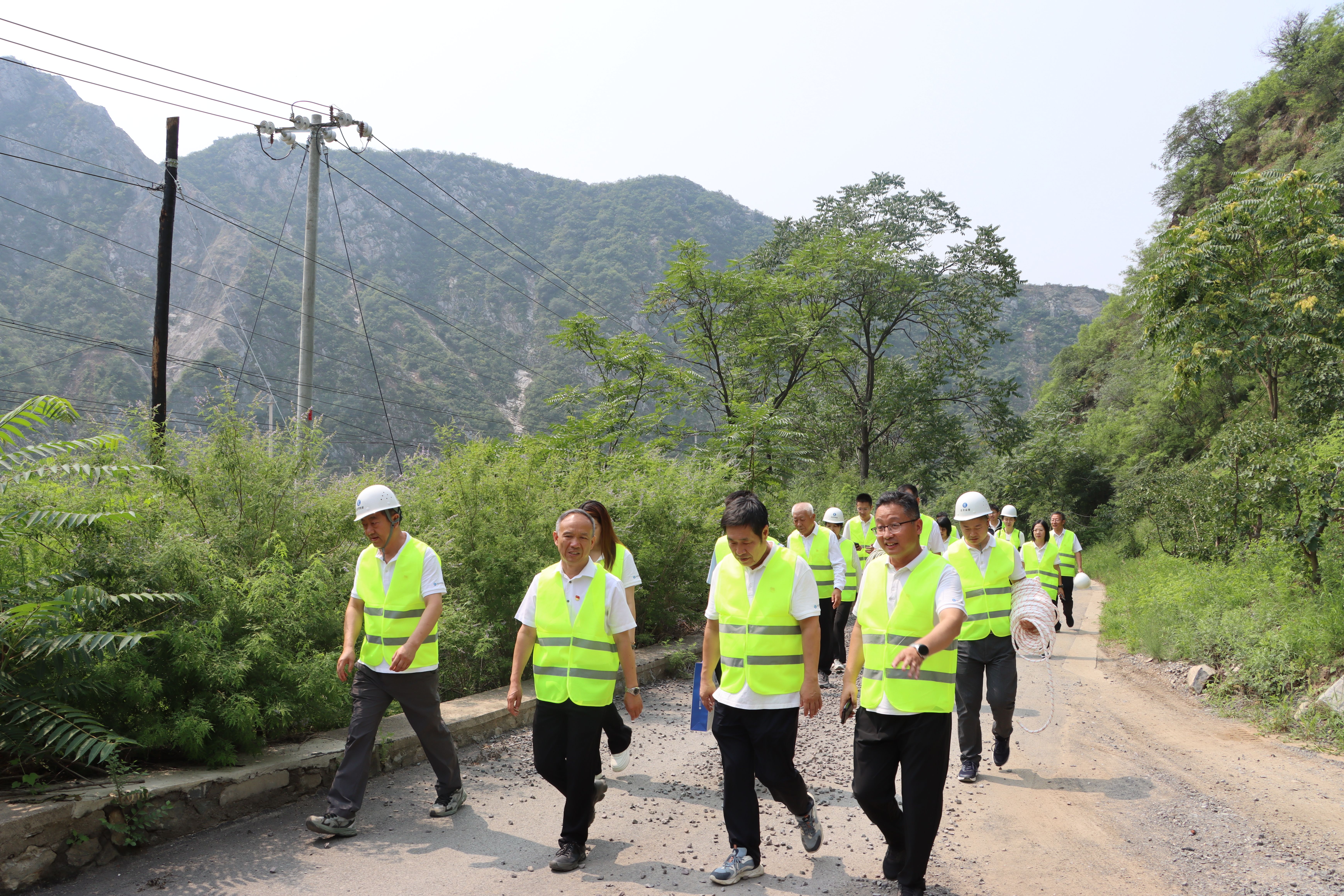 公司主要领导深入基层党建联系点讲授纪律党课并参加主题党日活动 公司主要领导深入基层党建联系点讲授纪律党课并参加主题党日活动