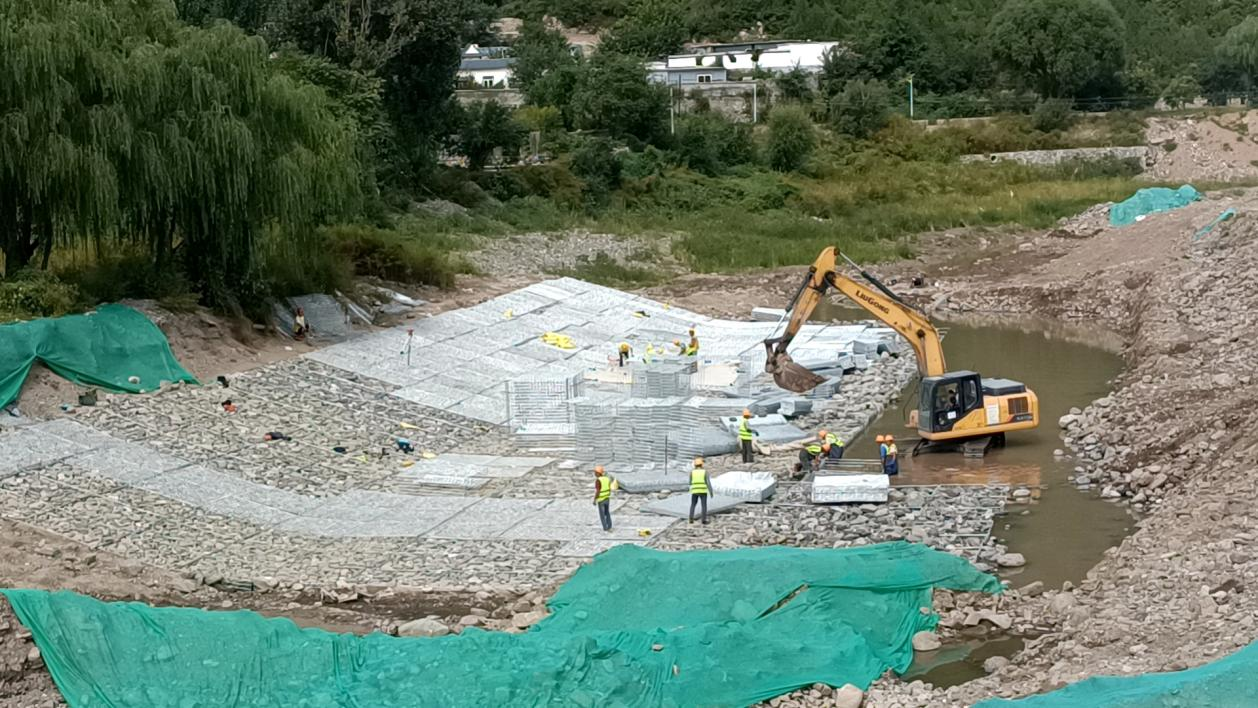 中秋“不打烊” 永定河北京段灾后恢复重建项目施工忙 中秋“不打烊” 永定河北京段灾后恢复重建项目施工忙
