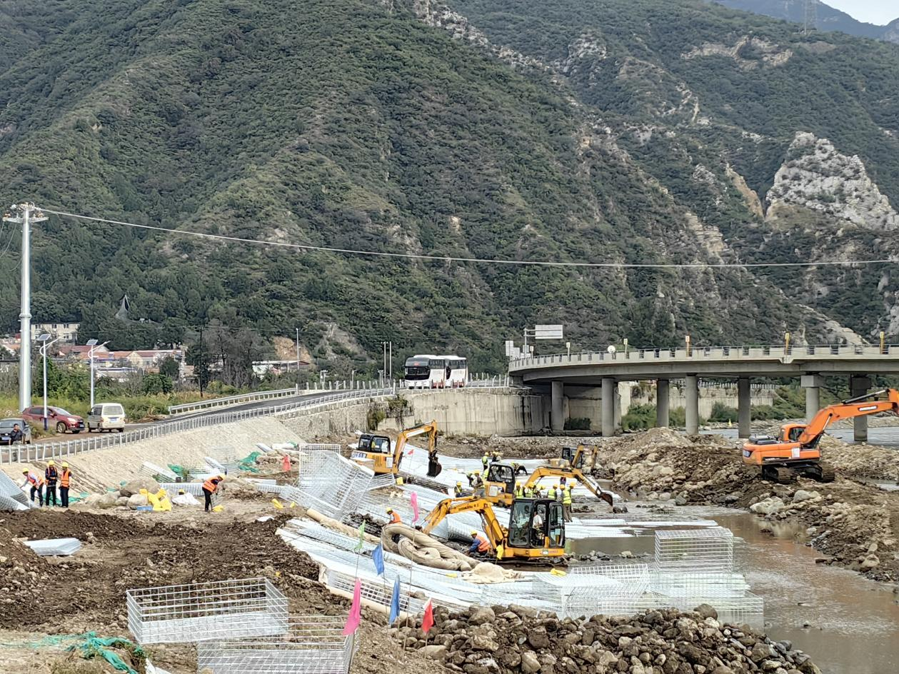 中秋“不打烊” 永定河北京段灾后恢复重建项目施工忙 中秋“不打烊” 永定河北京段灾后恢复重建项目施工忙