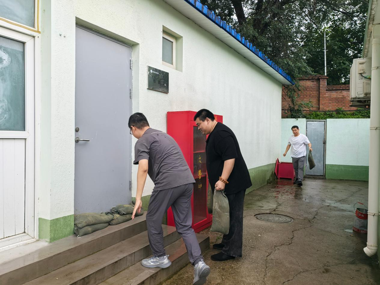 闻汛而动,连夜攻坚——北京运营公司秒切防汛应急状态 闻汛而动,连夜攻坚——北京运营公司秒切防汛应急状态