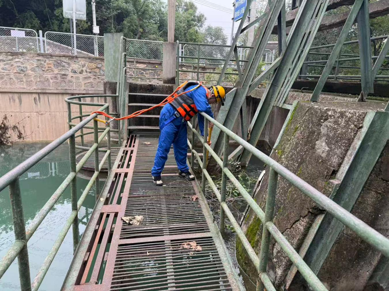 跑在风雨前头! 永定河流域公司全力以赴迎战“白海豚” 跑在风雨前头! 永定河流域公司全力以赴迎战“白海豚”