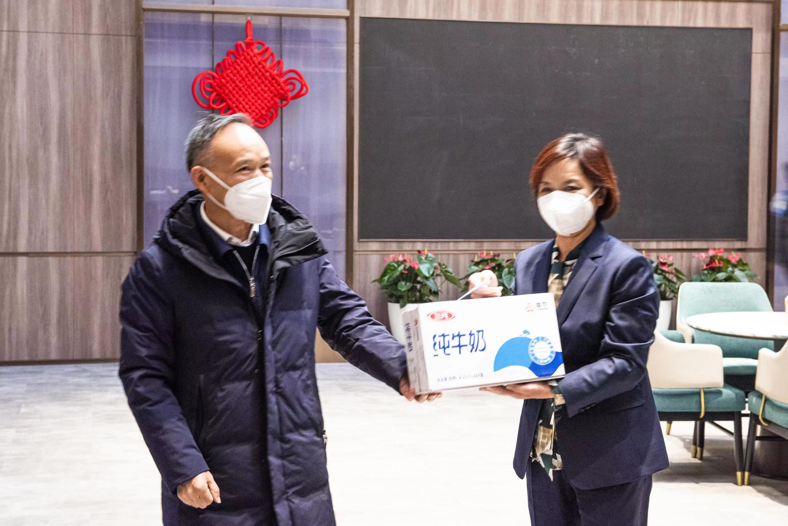  公司主要领导调研永定山水居首店并慰问员工